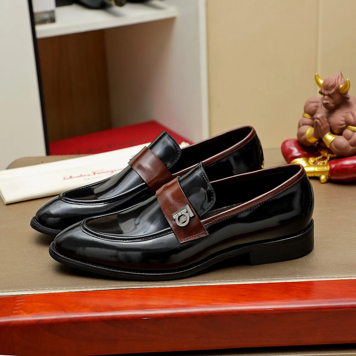 Men's shoes 💰460 Ferragamo [Ferragamo] top imported suit men's shoes 💯Original copy of the official website, product materials: selected imported embossed calfskin + luxury hardware buckle accessories ~ imported water-dyed cow 🐂 leather lining. Strong three-dimensional visual effect, original combination outsole, multiple colors available😘 Size: 39-44 (38.45.46. Customized)